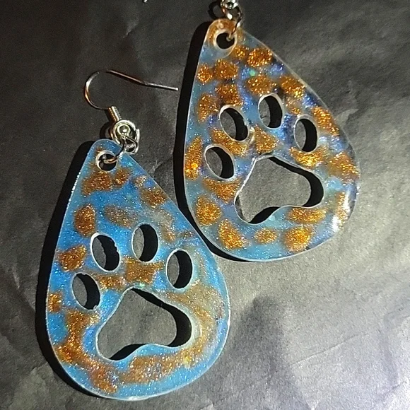 🆕️🐾Paw Earrings - Handmade - Picture 1 of 6